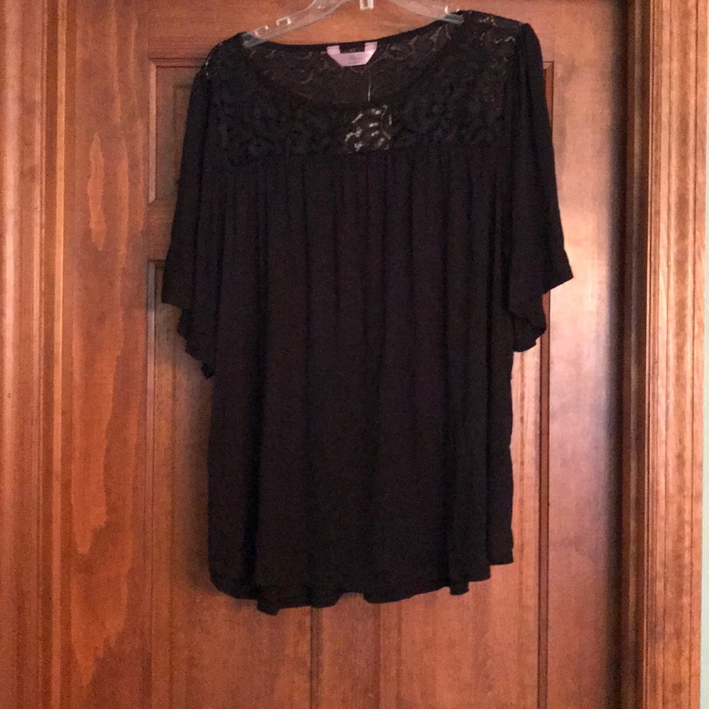 BNWT BLACK , lace yoke , 2x.